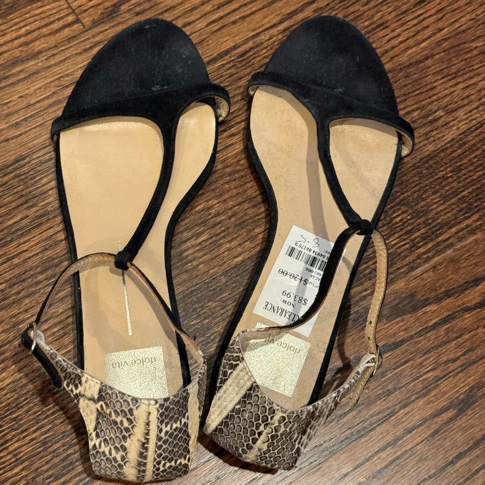 Women’s Dolce Vita flat sandals size 8.5